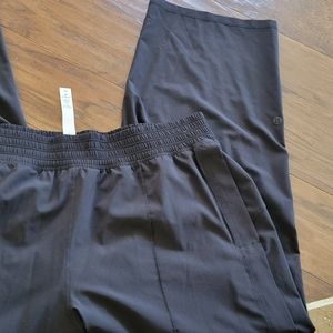 Lululemon black crops